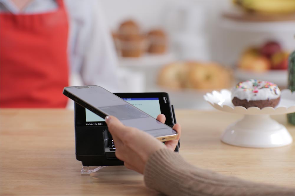 Luxe8700x-phone-tap-product-page-bg-v1