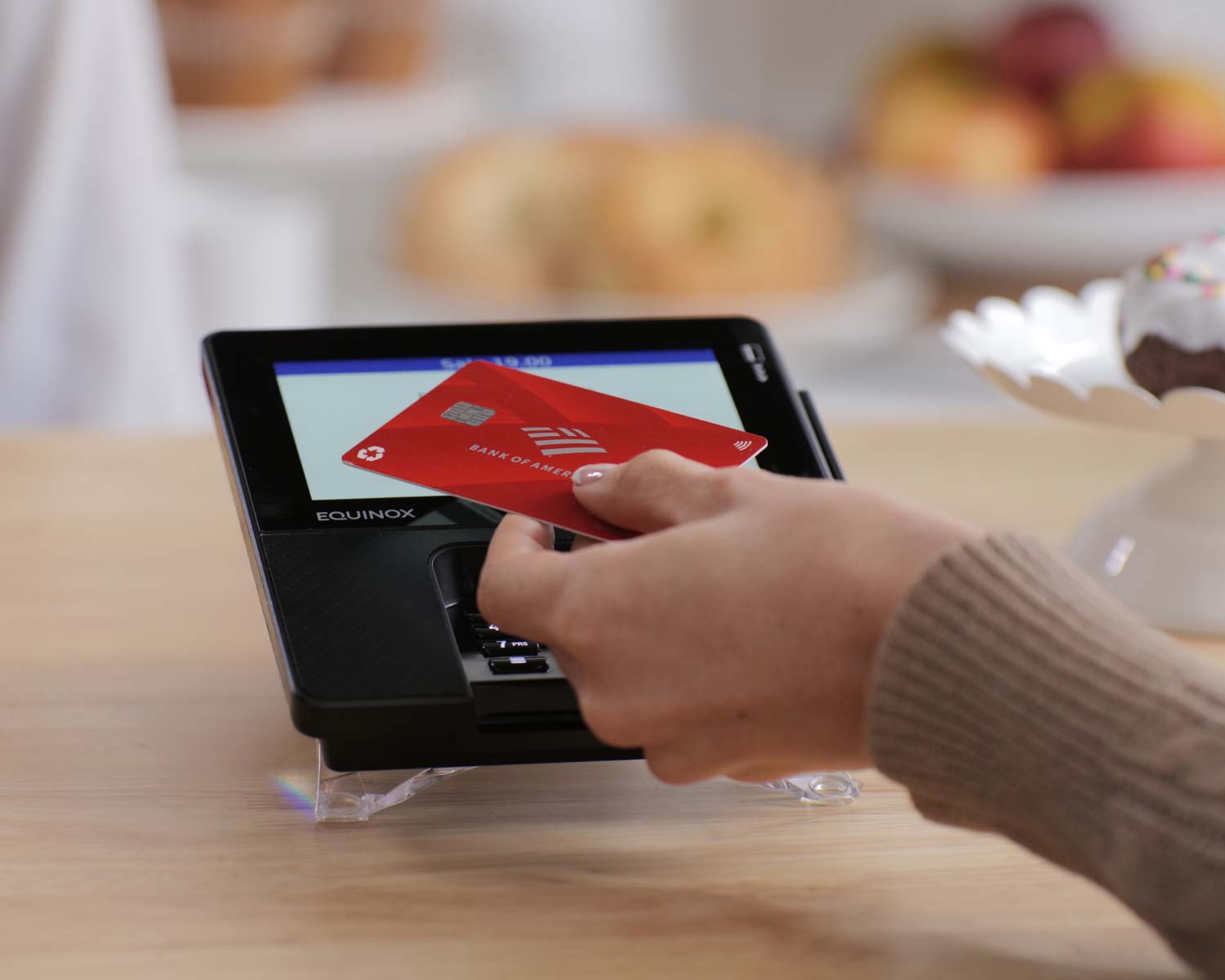Luxe8700x-tap-w-card-restaurants-1-v1